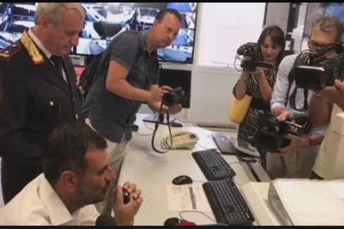 Decaro alla centrale della Polizia locale
