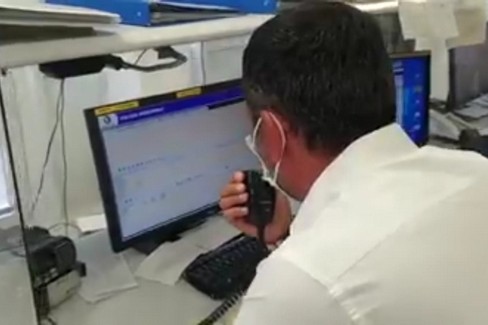 Decaro in visita al comando della polizia locale per Ferragosto