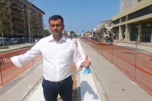 Il sopralluogo di Decaro in via Amendola