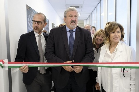 Emiliano inaugura i nuovi reparti al San Paolo
