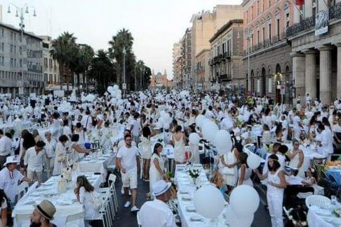 Una cena in bianco in centro