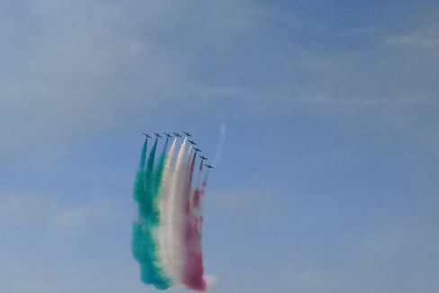 Le Frecce tricolori sul lungomare di Bari