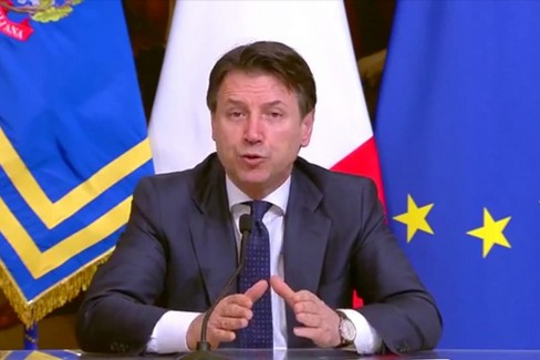 Il premier Conte annuncia il nuovo decreto
