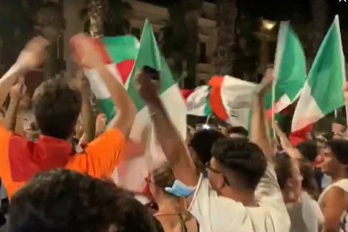 Bari festeggia l'Italia in finale agli Europei