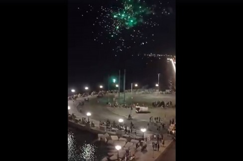 I fuochi d'artificio in largo Giannella a Bari