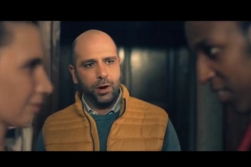 Checco Zalone lancia il film  "Tolo Tolo ", il trailer è la canzone  "Immigrato "