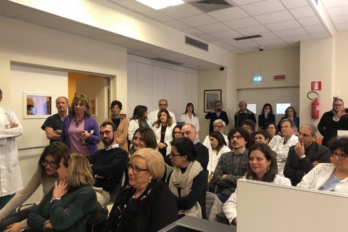 La firma dei contratti all'Oncologico e la dichiarazione di Emiliano