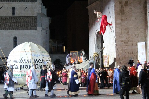 Lo spettacolo in basilica