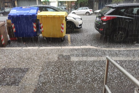 Bari, pioggia e grandine all'antivigilia di Natale