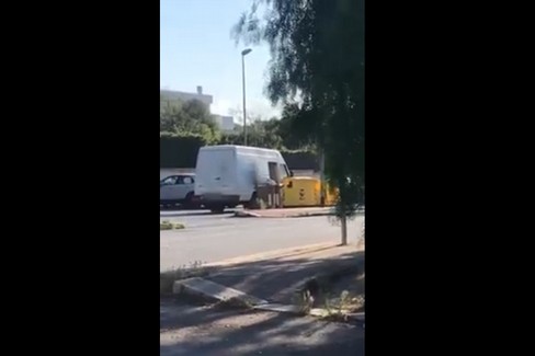 L'abbandono di rifiuti a Torre a Mare