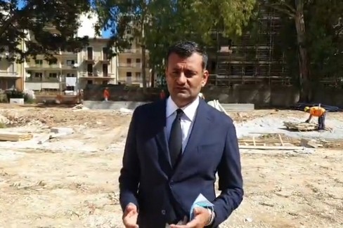 Antonio Decaro al via dei lavori per il parco dell'ex Gasometro