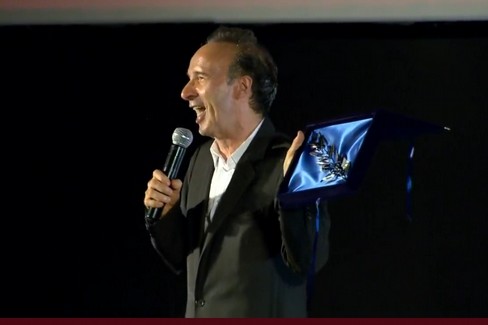 Benigni al Bif&st saluta Bari: «Awe, come stat?» e cerca casa a Mungivacca
