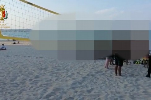 Beach Volley abusivo e assembramenti a Pane e Pomodoro