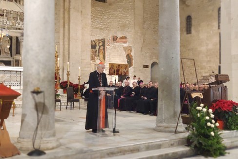Il saluti del cardinale Zuppi in basilica di San Nicola