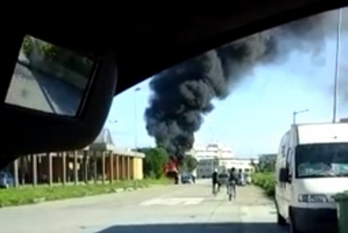 Bus in fiamme a San Pio