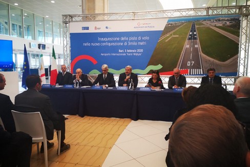 La nuova pista dell'aeroporto di Bari