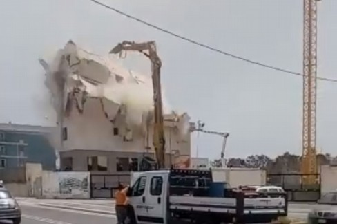 Addio all'hotel 7 mari, lo storico albergo lascia il posto agli appartamenti