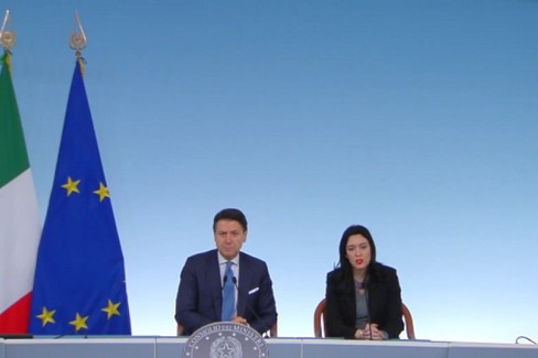 La conferenza del premier Conte e del ministro Azzolina