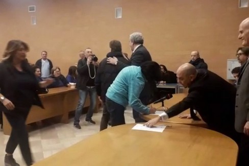 La firma del contratto a Bari per gli ex CCR