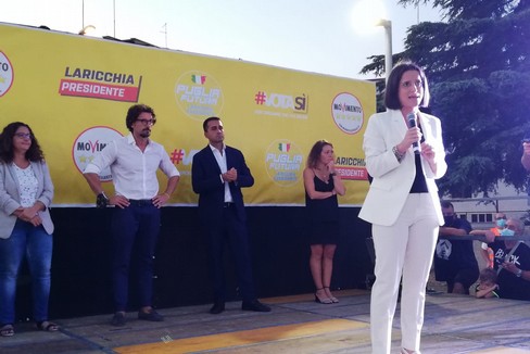 Luigi Di Maio ad Adelfia con Antonella Laricchia