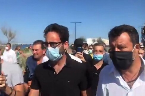 Matteo Salvini sul lungomare di San Girolamo