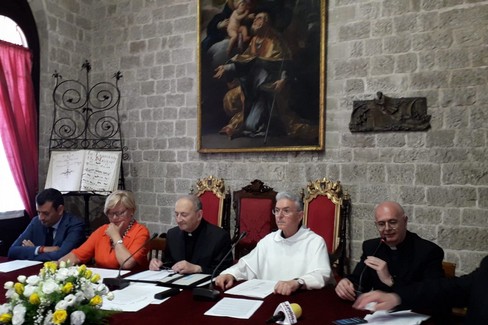 Mons. Cacucci ai nostri microfoni parla della visita del Papa