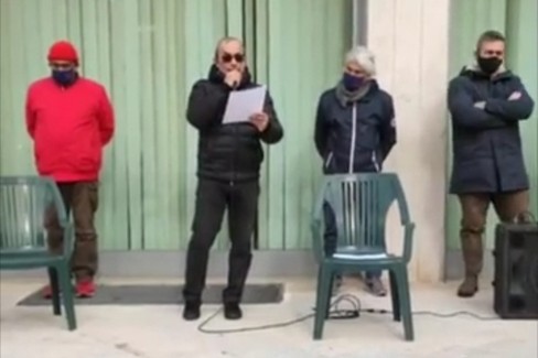 La protesta dei ristoratori contro l'ordinanza del sindaco Decaro