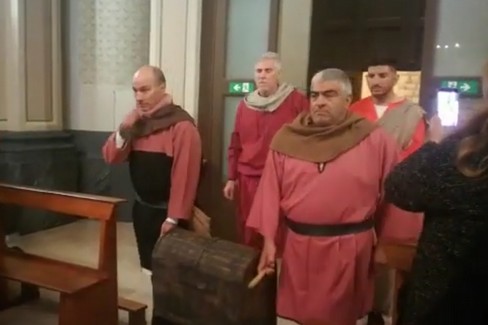 L'arrivo del corteo a San Michele