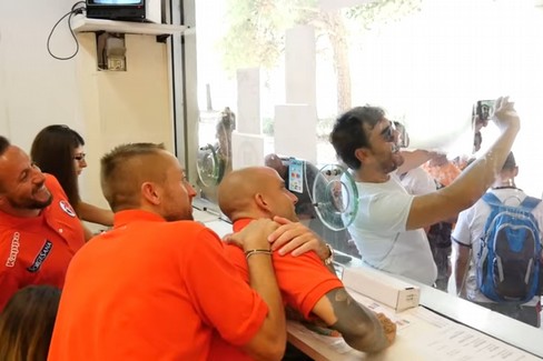 La campagna abbonamenti del Bari a gonfie vele con cassieri d'eccezione