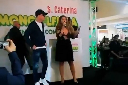 Bagno di folla per Gigi D'Alessio a Bari