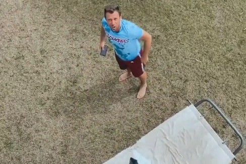 "Gavettone " di Carolina a Cassano, la risposta in dialetto fa il giro del web