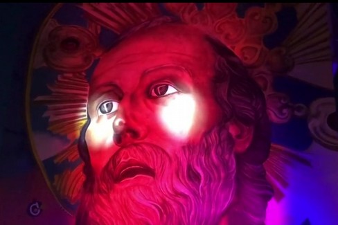 Il murale di San Nicola si illumina di luce artistica