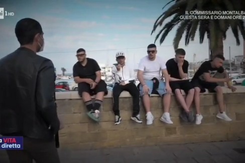 Bari, inviato di La Vita in Diretta aggredito sul lungomare