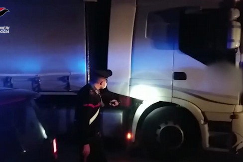 Assalto al tir sulla A16