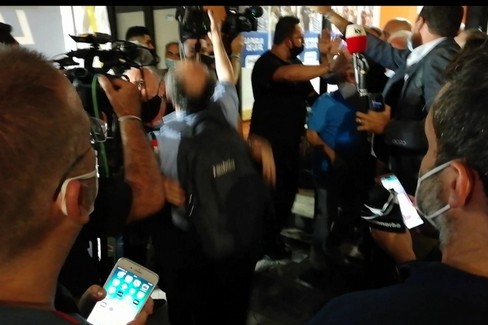 Attimi di tensione al comitato di Michele Emiliano