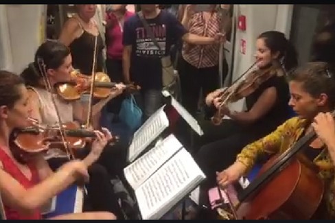 Quartetto d'archi sulla metro di Genova