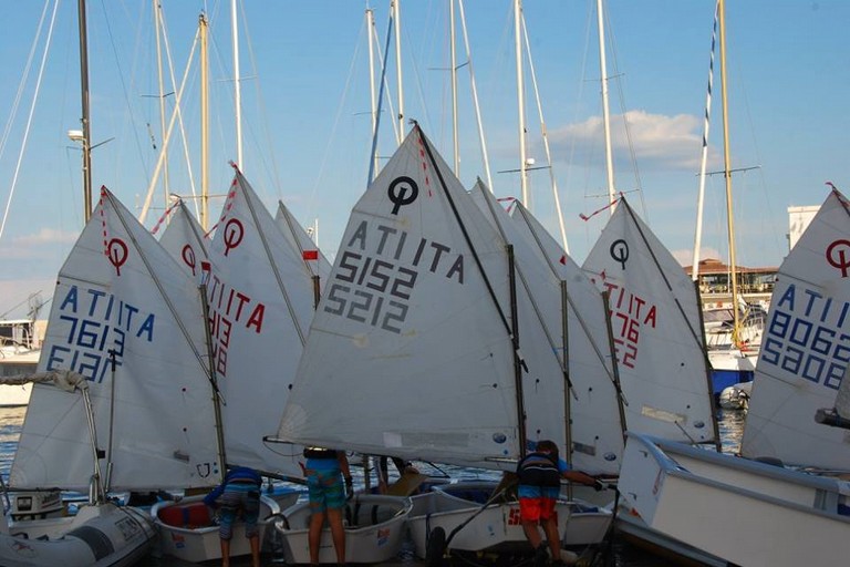 Optimist discesa in acqua