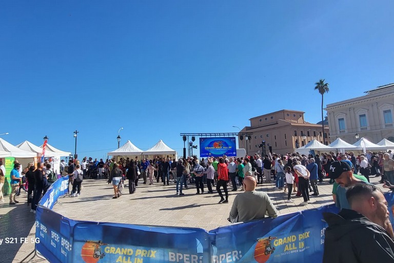 piazza del Ferrarese Bari city plus