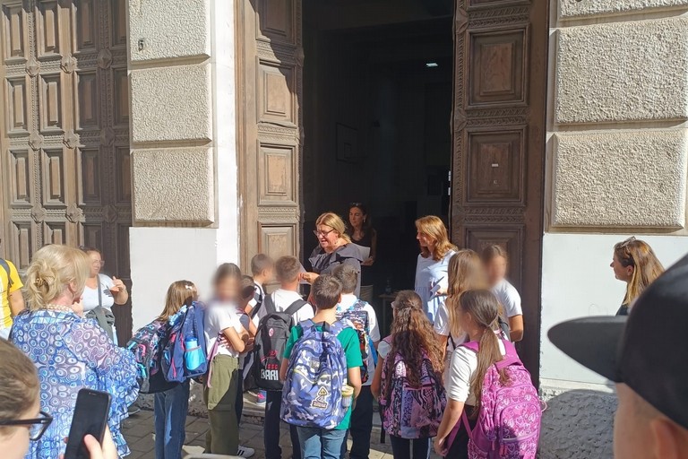 Il ritorno in classe in una scuola di Bari