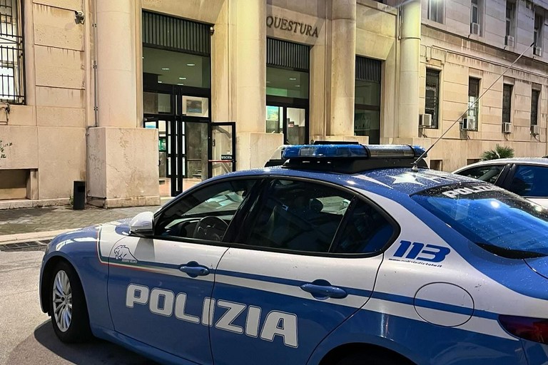 Nell'auto a noleggio, viene trovato con la cocaina: ai domiciliari