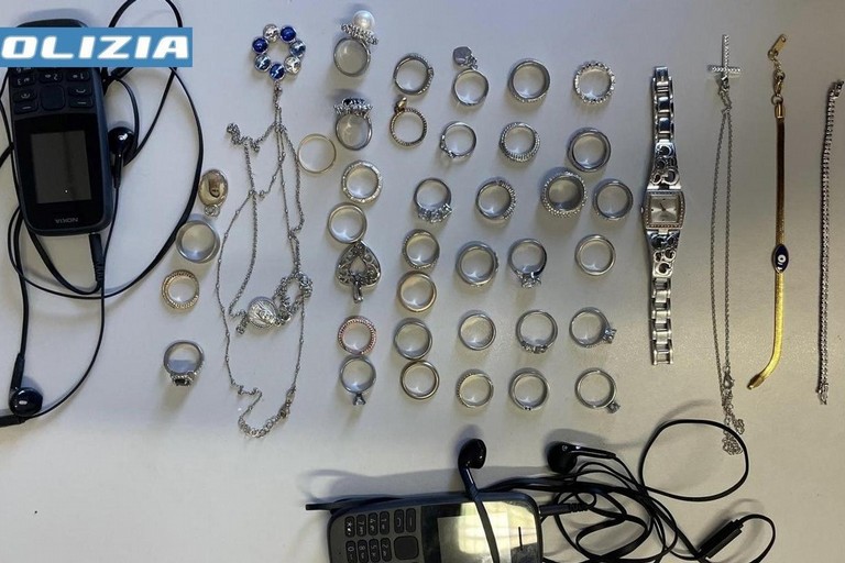 La refurtiva recuperata dalla Polizia di Stato