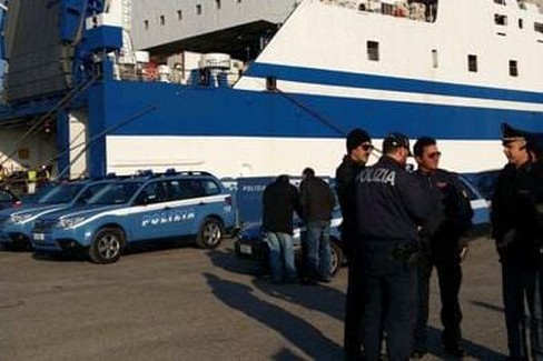 polizia porto bari