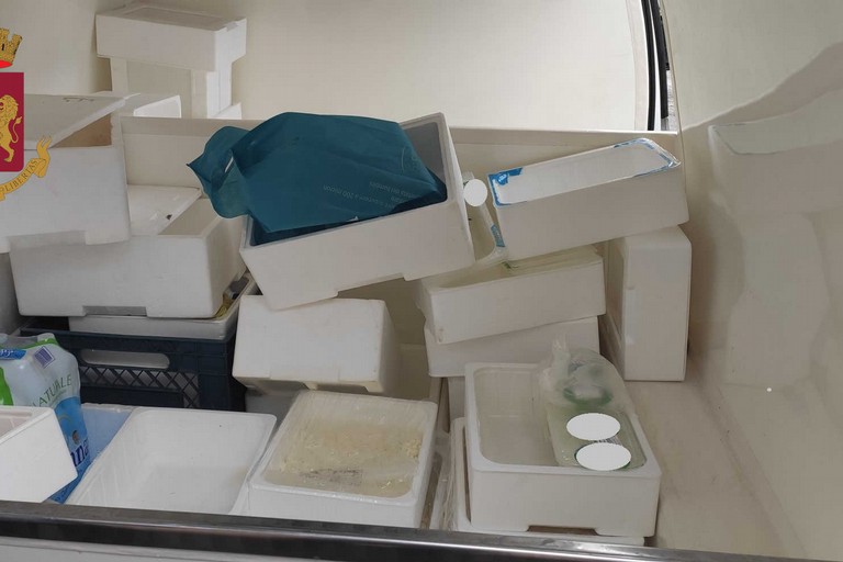 prodotti caseari sequestrati