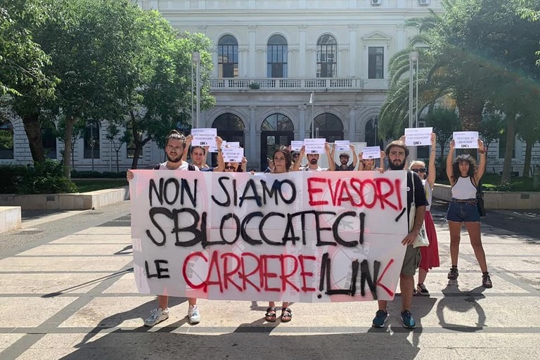 protesta link blocco carriere
