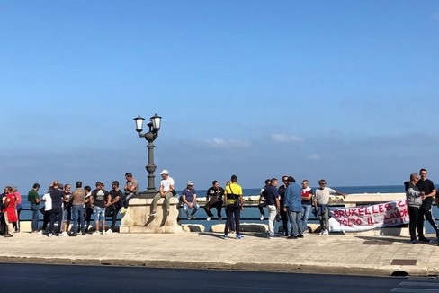 protesta pescatori bari