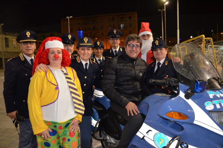 raccolta alimentare polizia