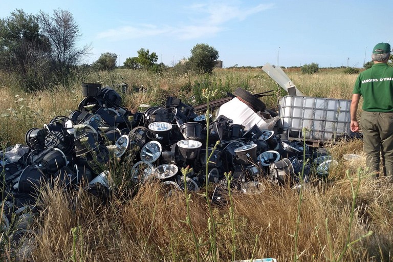 La discarica nelle campagne del Municipio IV