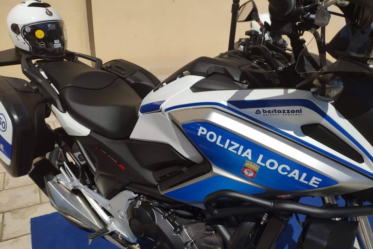 Una moto della polizia locale