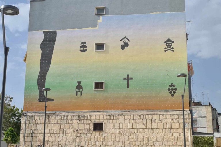 Il murales a metà al San Paolo