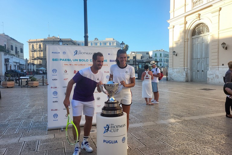 In piazza del Ferrarese arriva la Festa del Tennis in preparazione alla Hopman Cup. <span>Foto Anna Verzicco</span>